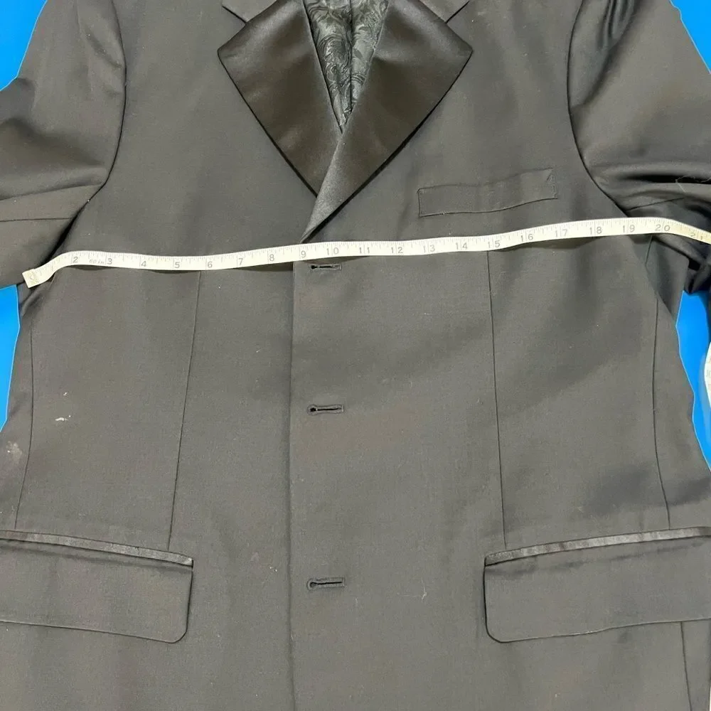 - Men’s Tuxedo. 100% Handmade. Stunning Quality. Size 44L